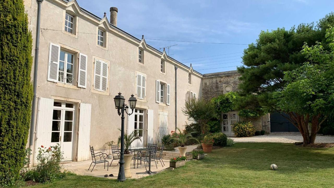 Mazette! Le Chateau Ньор Экстерьер фото